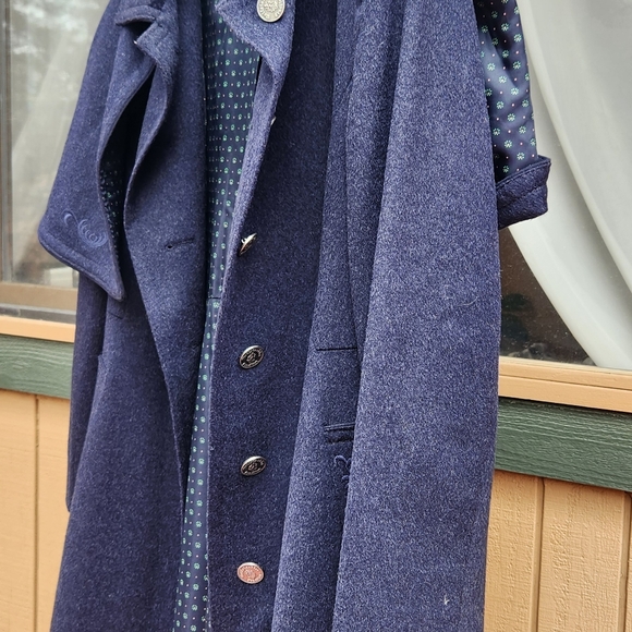 Wool Coat with removable cape - Picture 3 of 6